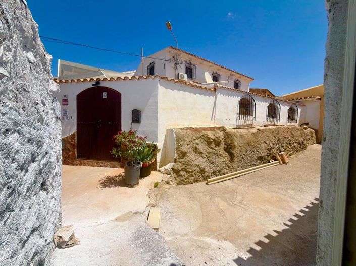 Image No.58-4 Bed Villa for sale