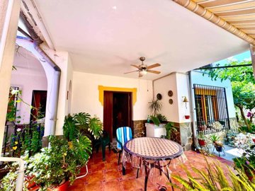 detached-villa-for-sale-in-picena-granada-11