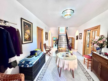 detached-villa-for-sale-in-picena-granada-13