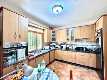 detached-villa-for-sale-in-picena-granada-35