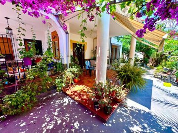 detached-villa-for-sale-in-picena-granada-4