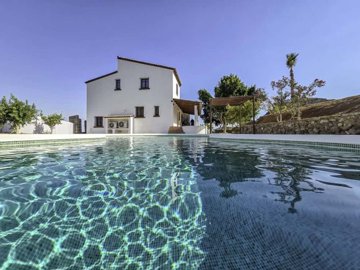 villa-pool-land-mojacar-almeria-10