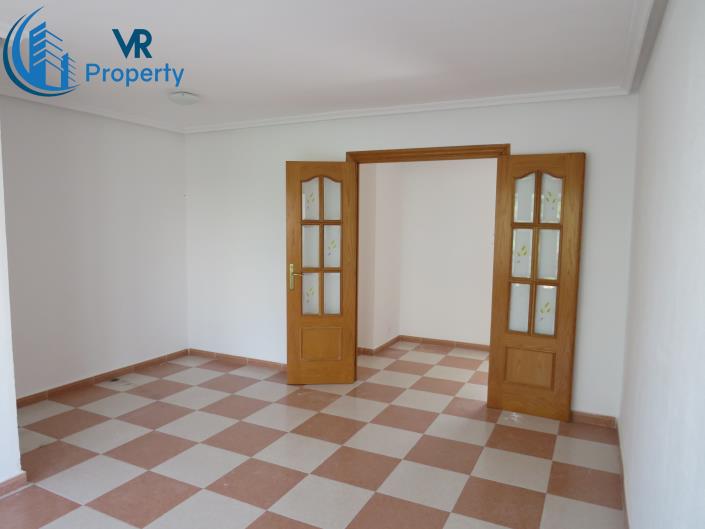 4 Bedrooms apartment for sale in Alicante City Private parking £