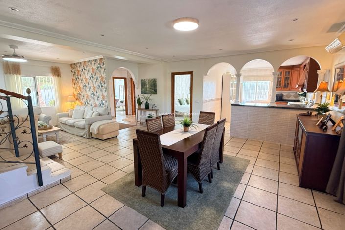 Image No.32-4 Bed Villa for sale