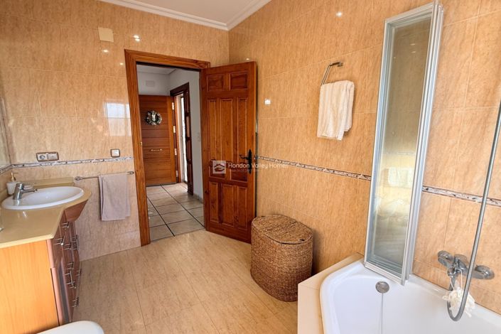 Image No.42-4 Bed Villa for sale