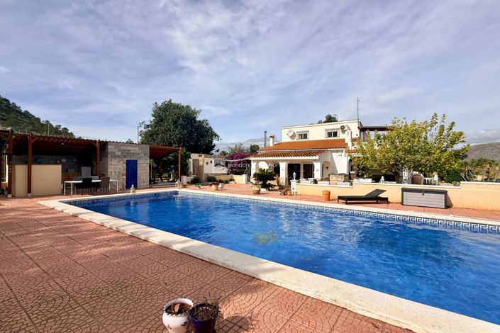 Image No.27-4 Bed Property for sale