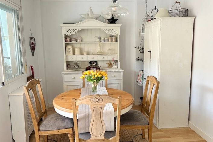 Image No.12-3 Bed Property for sale