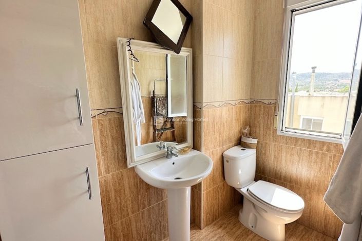 Image No.20-3 Bed Property for sale