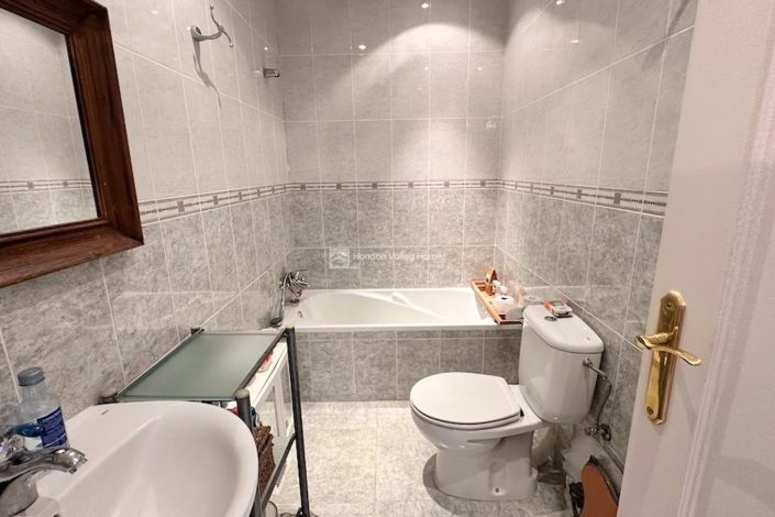 Image No.22-3 Bed Property for sale