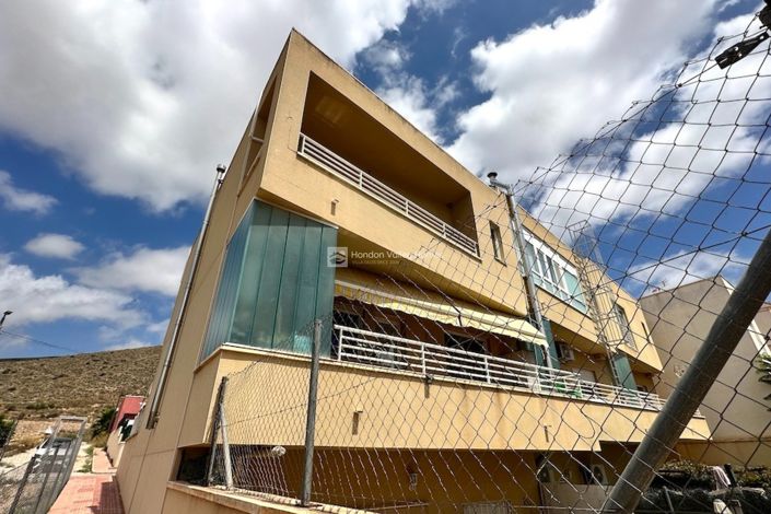 Image No.39-3 Bed Property for sale