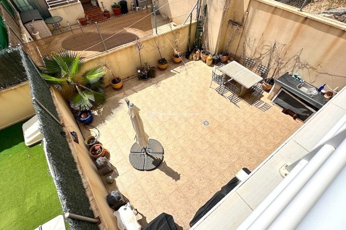 Image No.10-3 Bed Property for sale