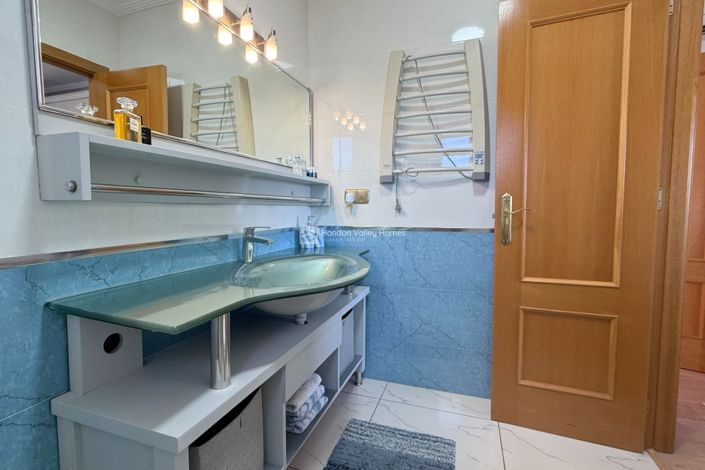 Image No.50-3 Bed Villa for sale