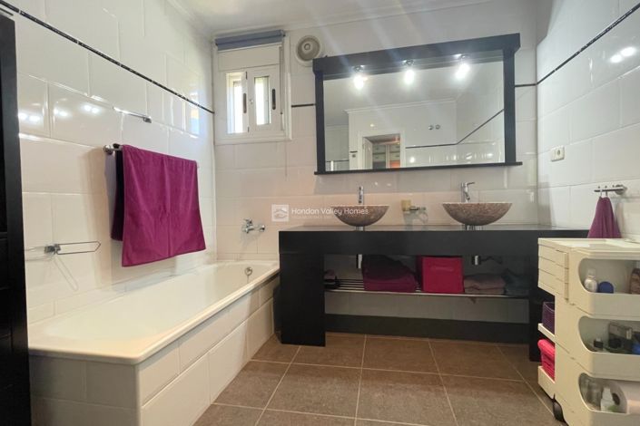 Image No.30-4 Bed Villa for sale