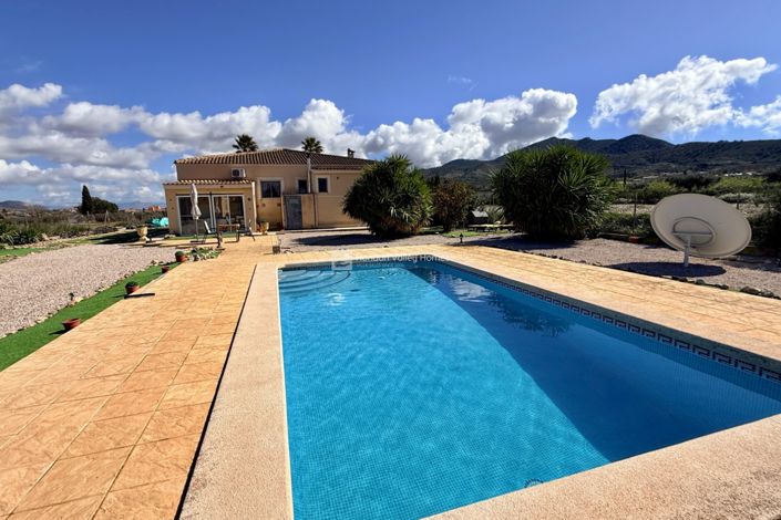 Image No.37-3 Bed Villa for sale