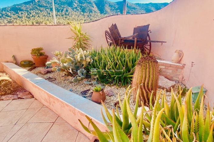 Image No.18-5 Bed Property for sale