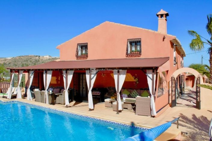 Image No.2-5 Bed Property for sale