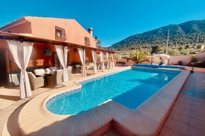 Image No.3-5 Bed Property for sale