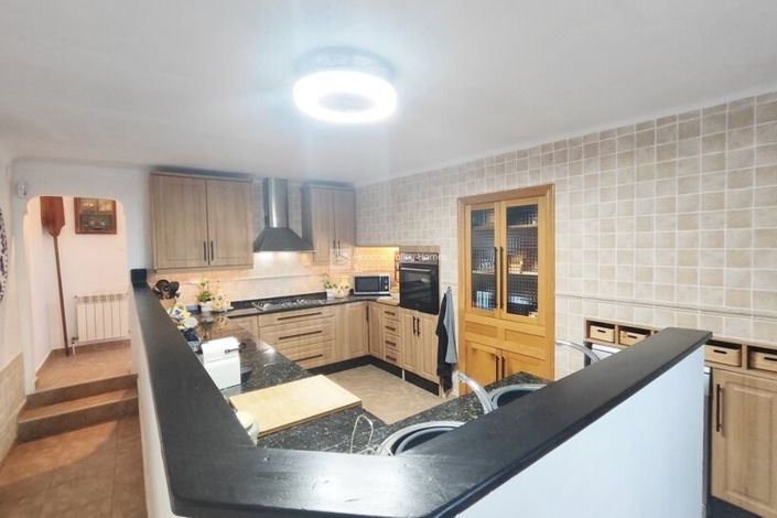 Image No.34-5 Bed Property for sale