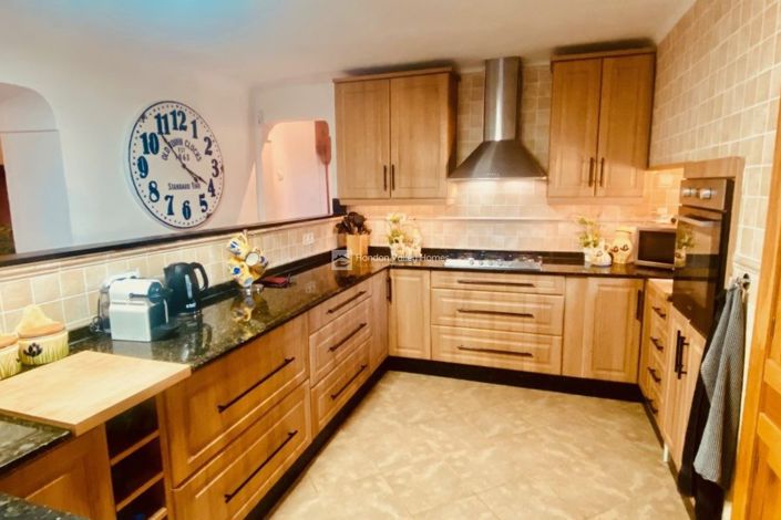 Image No.37-5 Bed Property for sale