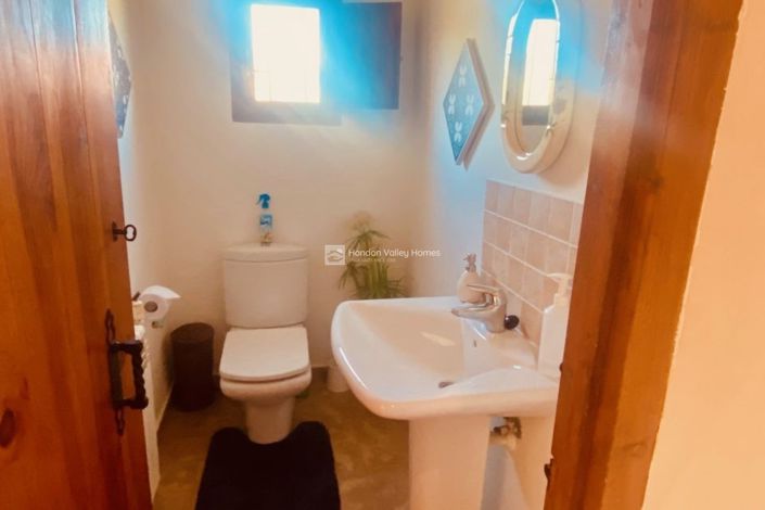 Image No.38-5 Bed Property for sale