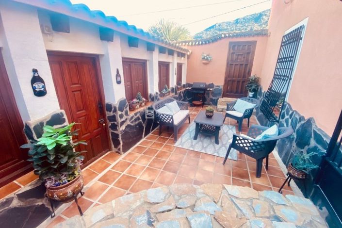 Image No.43-5 Bed Property for sale