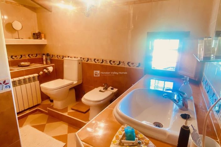 Image No.46-5 Bed Property for sale