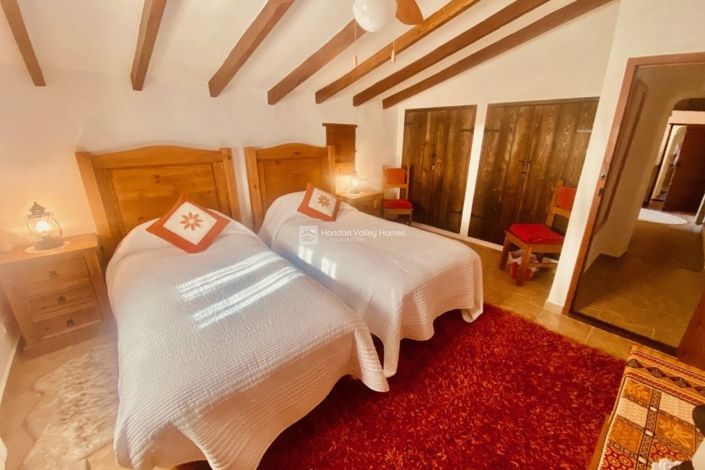 Image No.49-5 Bed Property for sale