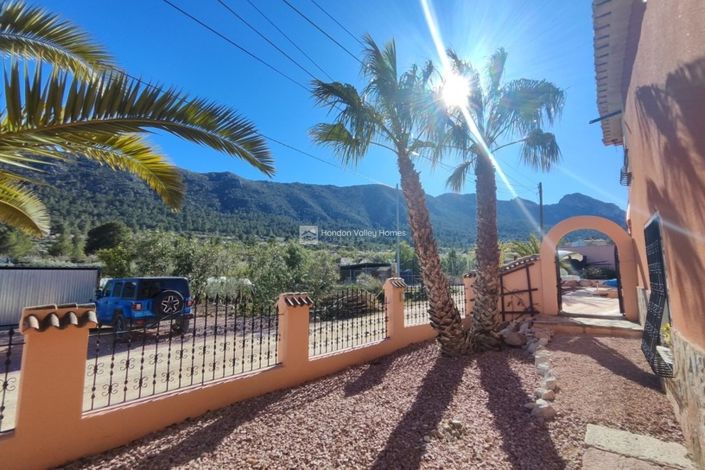 Image No.5-5 Bed Property for sale