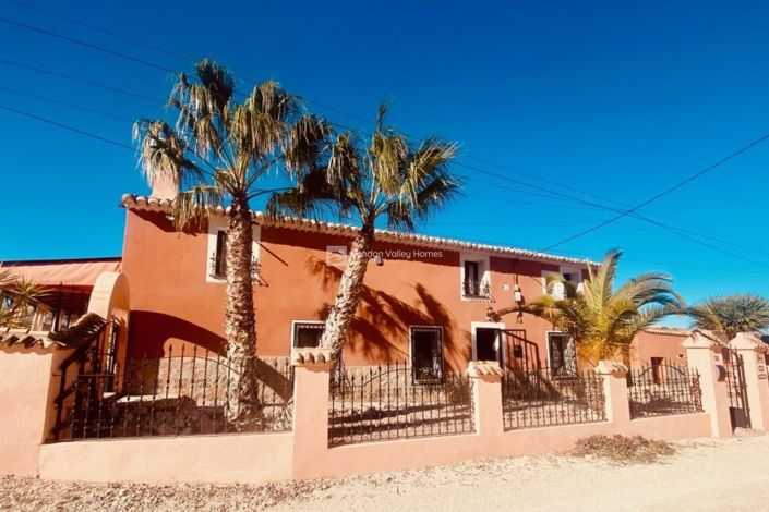 Image No.7-5 Bed Property for sale