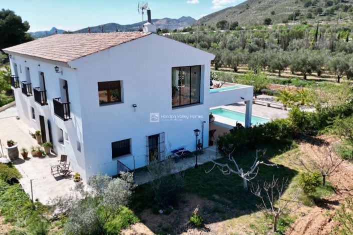 Image No.9-7 Bed Villa for sale