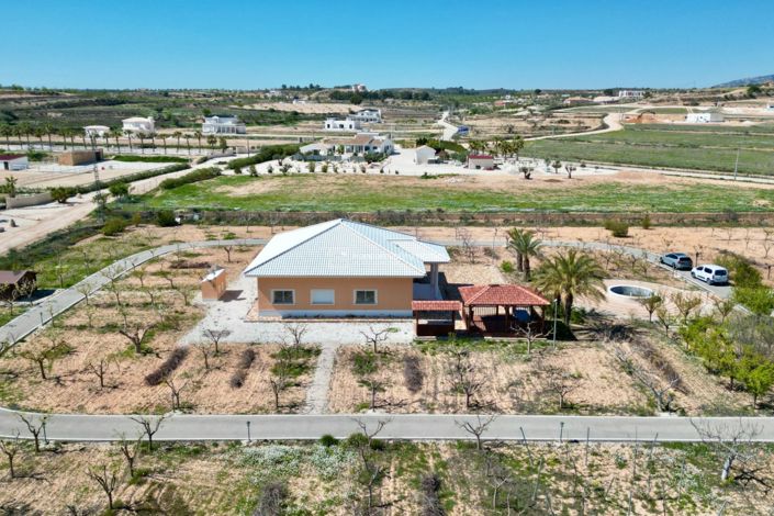 Image No.17-4 Bed Property for sale