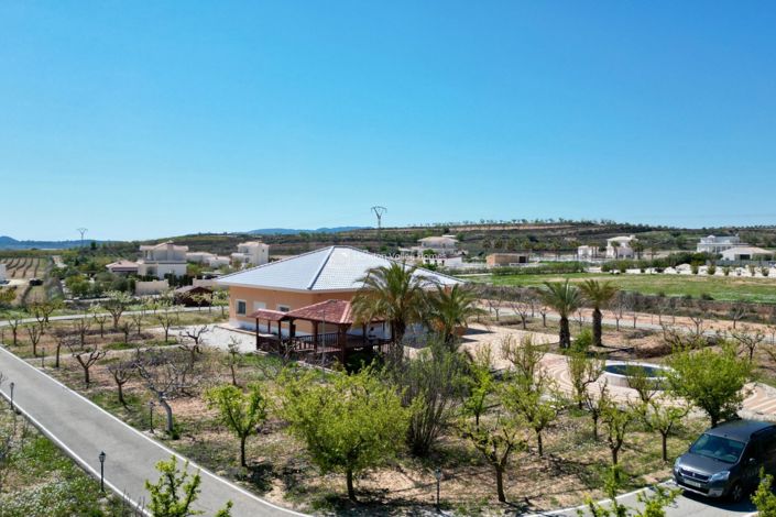 Image No.19-4 Bed Property for sale