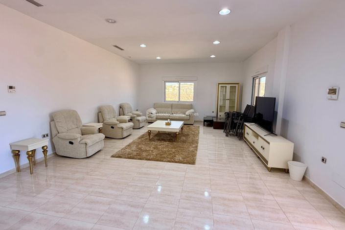 Image No.23-4 Bed Property for sale