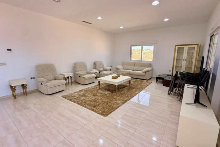 Image No.24-4 Bed Property for sale