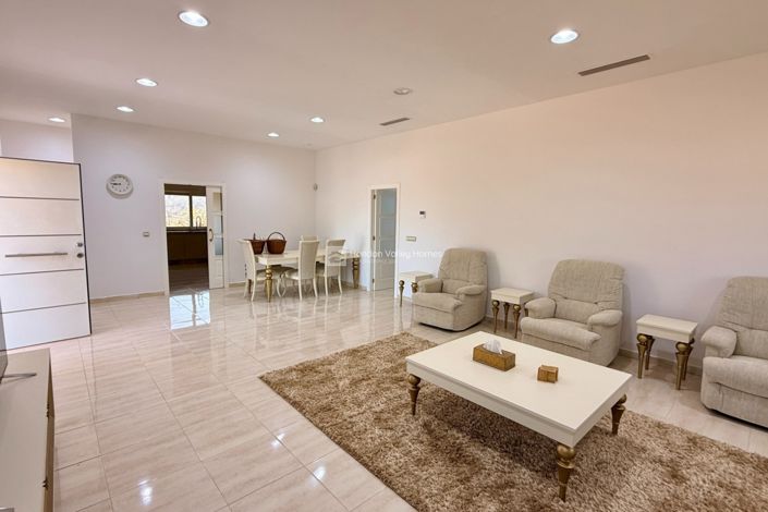 Image No.27-4 Bed Property for sale