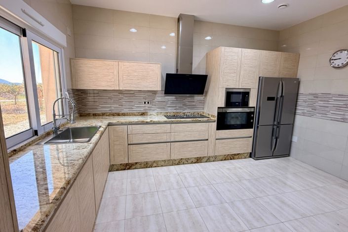 Image No.30-4 Bed Property for sale