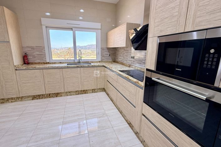 Image No.32-4 Bed Property for sale