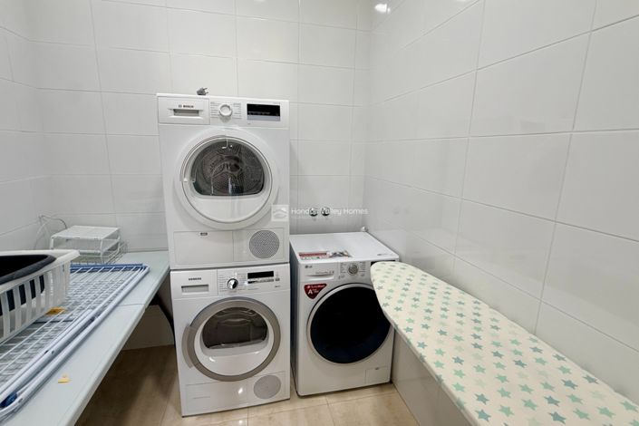 Image No.37-4 Bed Property for sale