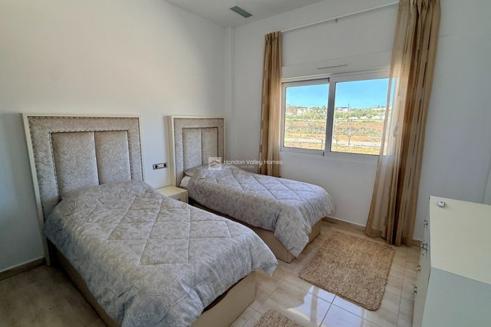 Image No.47-4 Bed Property for sale