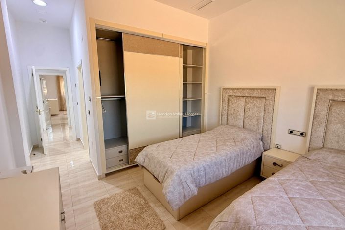 Image No.48-4 Bed Property for sale