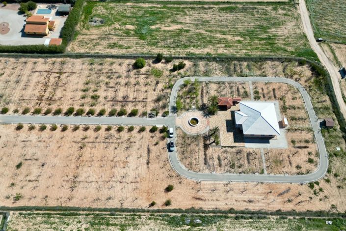 Image No.8-4 Bed Property for sale