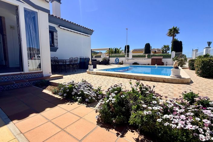 Image No.3-3 Bed Property for sale