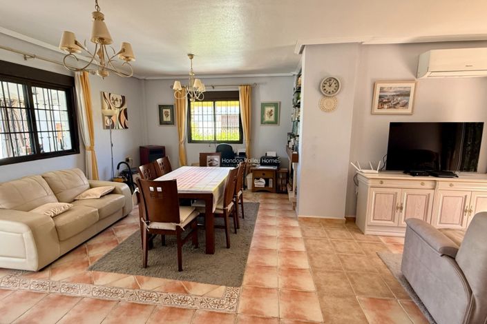 Image No.37-3 Bed Property for sale