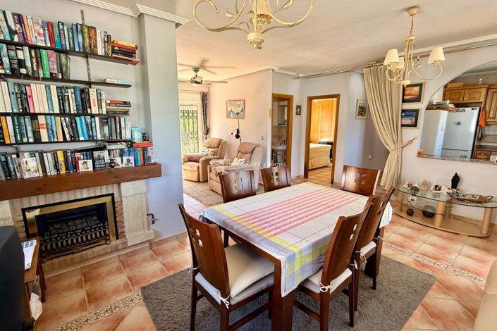 Image No.40-3 Bed Property for sale