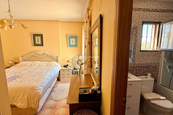 Image No.47-3 Bed Property for sale