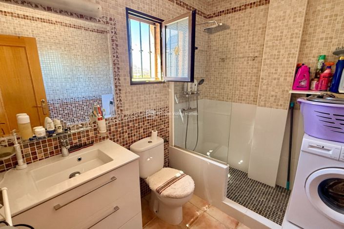 Image No.50-3 Bed Property for sale