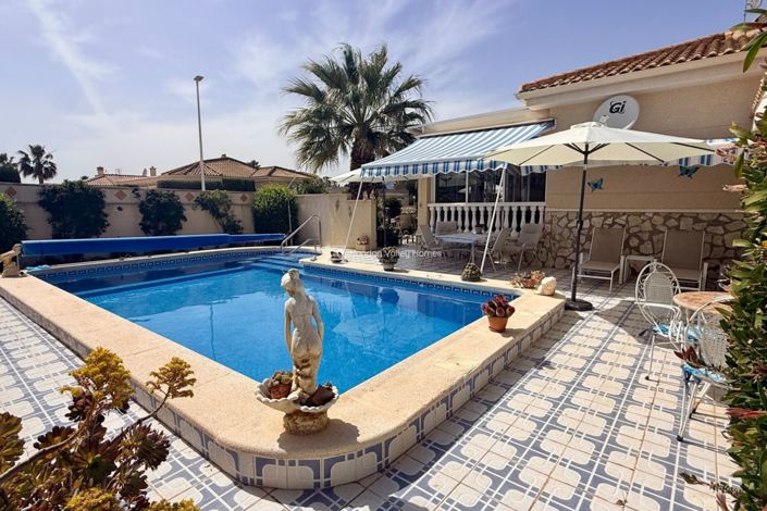 Image No.14-2 Bed Property for sale