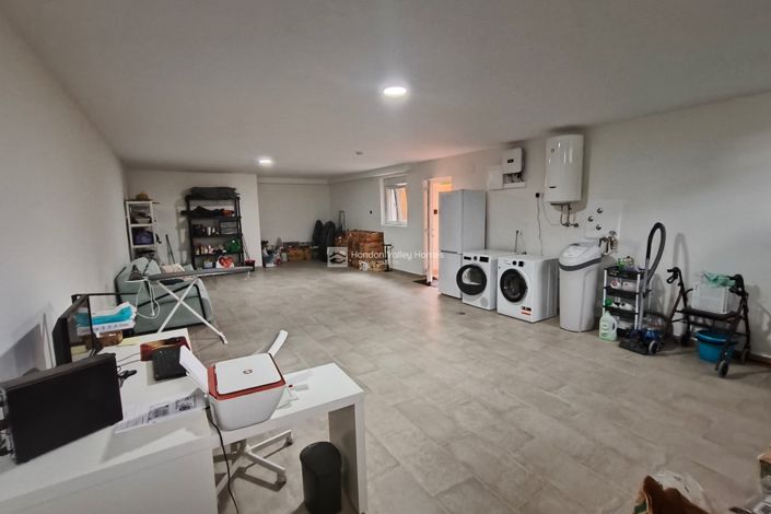 Image No.11-2 Bed Property for sale