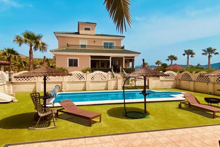 Image No.14-4 Bed Property for sale