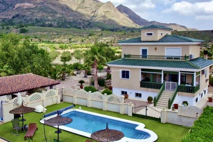 Image No.2-4 Bed Property for sale